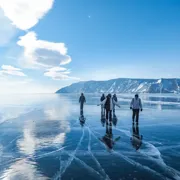 Прогулка по льду. Автор: Андрей Овсянников