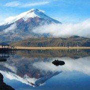 Виды на вулкан и озеро Галапагосы