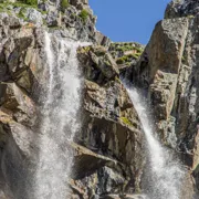 Живописный водопад на Алтае